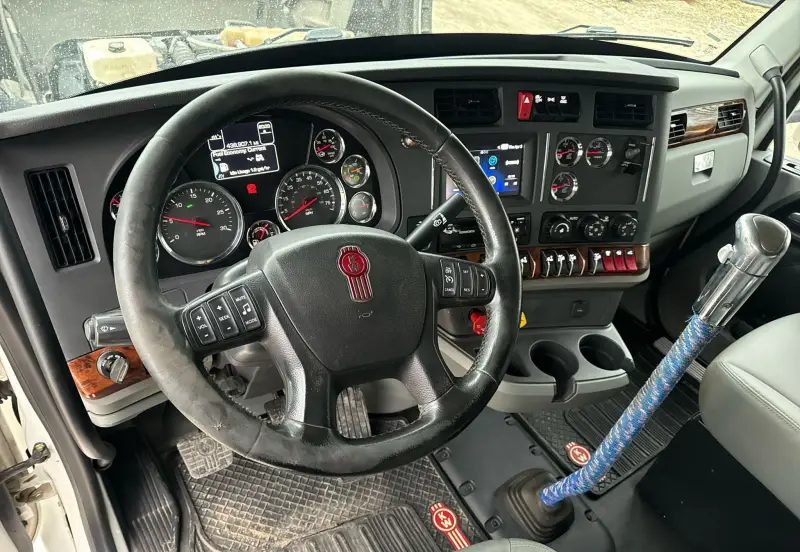 2021 Kenworth T880 photo 75
