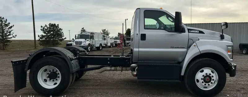 2022 Ford F650 Super Duty photo 4