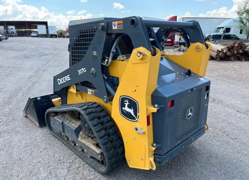2022 John Deere 317G photo 3